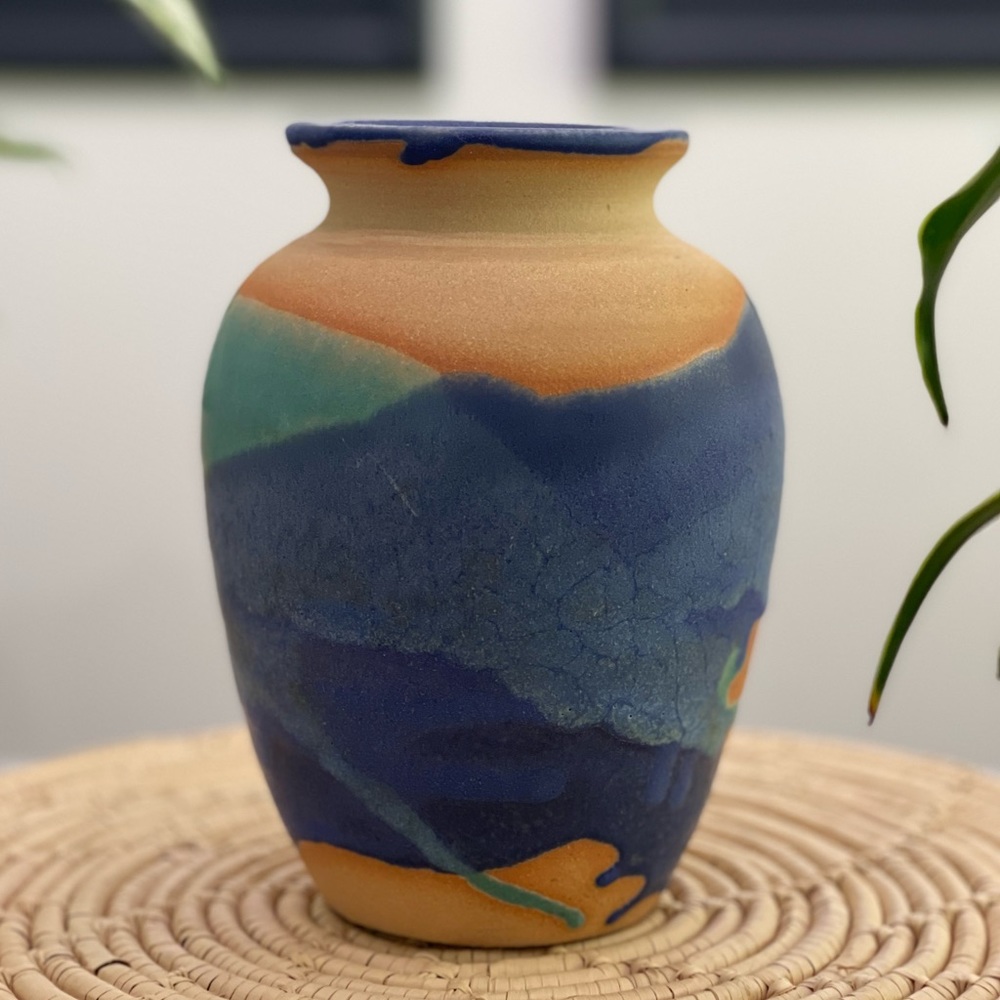 🌵Vintage Pottery Vase- signed🌵